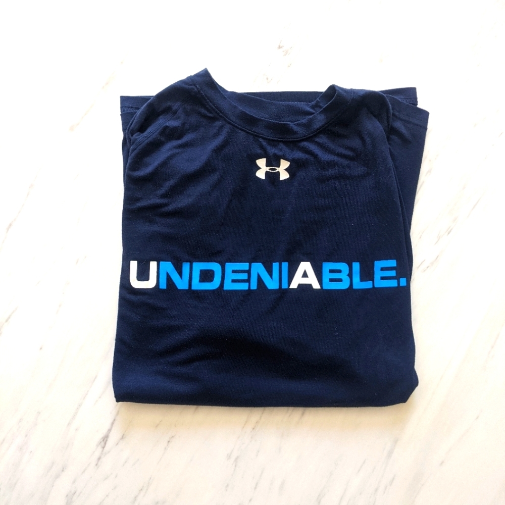 Under Armour Men's M t-shirt fits big